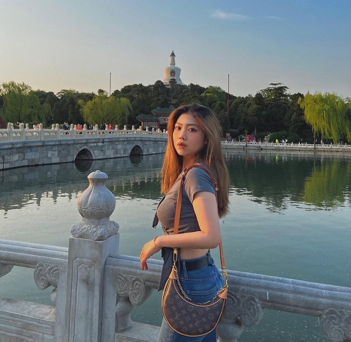 Thư gi&atilde;n ở c&ocirc;ng vi&ecirc;n Bắc Hải Trung Quốc