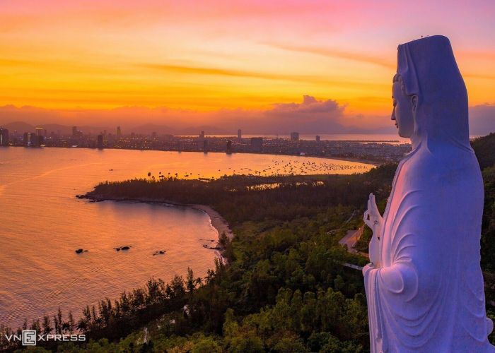 Vẻ đẹp l&atilde;ng mạn của chiều ho&agrave;ng h&ocirc;n tr&ecirc;n B&aacute;n đảo Sơn Tr&agrave;