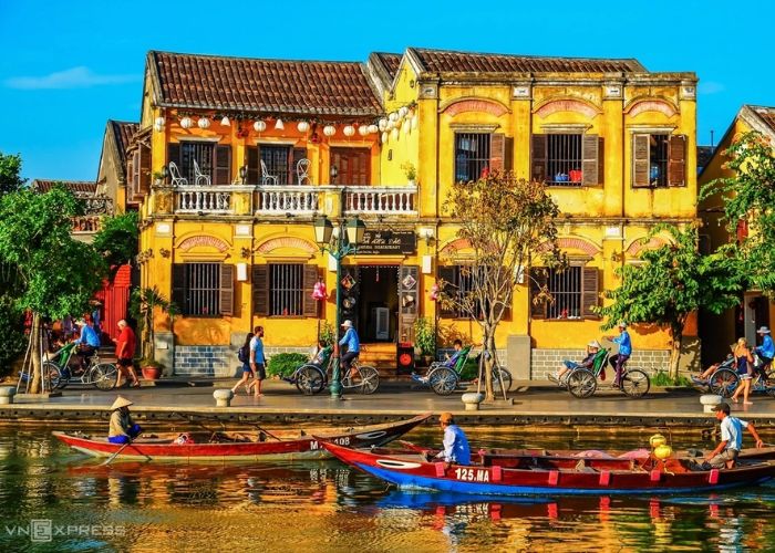 Kh&ocirc;ng gian ven s&ocirc;ng thơ mộng của phố cổ Hội An