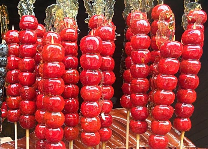 Kẹo hồ l&ocirc; l&agrave; m&oacute;n ăn đường phổ biểu tượng của Bắc Kinh