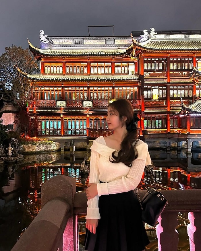 Miếu Th&agrave;nh Ho&agrave;ng l&agrave; biểu tượng cho văn h&oacute;a t&acirc;m linh của Thượng Hải